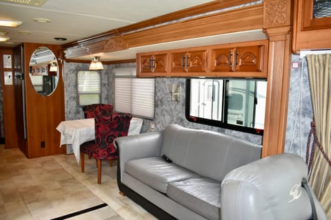 2006 Coachmen RV Encore 4TS Drivable vehicle in Rancho Penasquitos