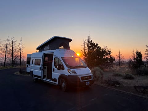 Eir White Wanderer Drivable vehicle in Sellwood - Moreland