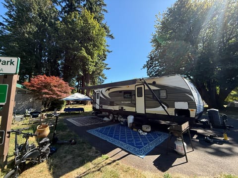 Beautiful Keystone Springdale Bunkhouse Towable trailer in Hillsboro