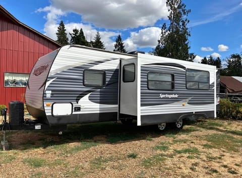 Beautiful Keystone Springdale Bunkhouse Towable trailer in Hillsboro