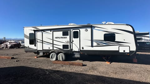 Highland Ridge Highlander Toy Hauler Towable trailer in Loveland