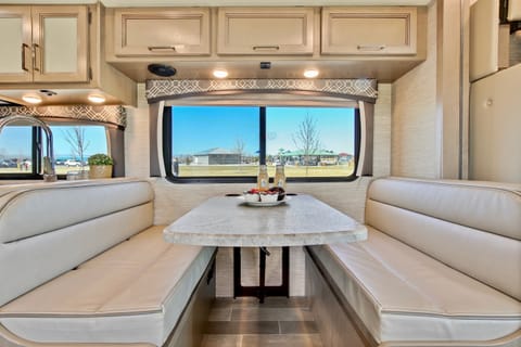 Family Adventure Awaits! Thor Chateau 2021 31E Motorhome with Bunks Drivable vehicle in Caldwell