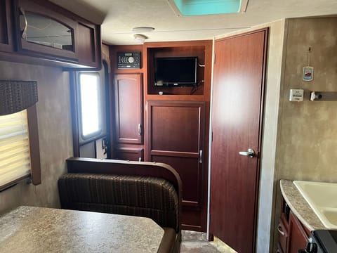 2015 Winnebago 1801FB  GMI1165 Towable trailer in Grandville