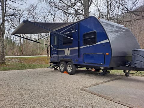 2015 Winnebago 1801FB  GMI1165 Towable trailer in Grandville