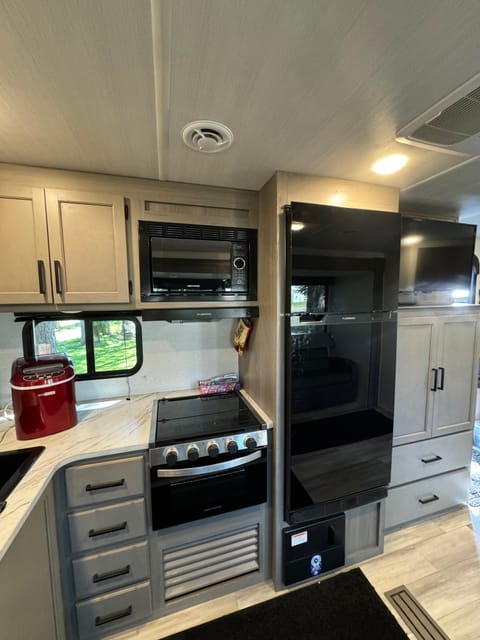 Brand New Trailer! Sleeps 10 Towable trailer in Hayden