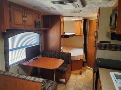 27' Forest River travel trailer Towable trailer in Hesperia