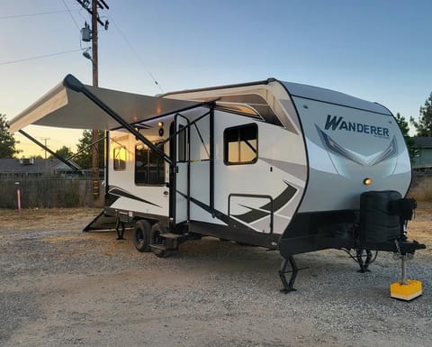 Rv Rentals Way of Life's '21 GenesisSupreme 19SSWL Towable trailer in Hemet