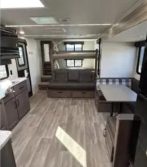 Adventure Awaits: Cozy Family RV Getaway Towable trailer in Edinburg