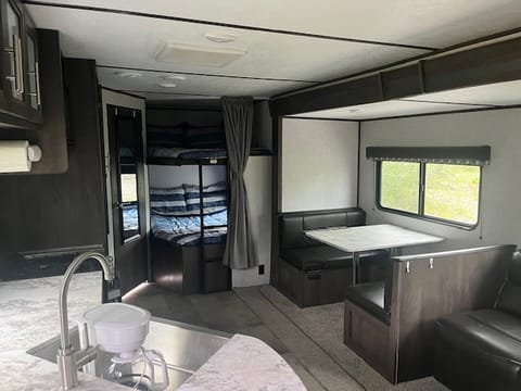 2020  coleman lantern sleeps 10 Towable trailer in Sterling