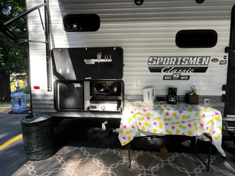 Outdoor Kitchen and Bunkhouse Travel Trailer - Delivery/Set Up Only Towable trailer in Champaign