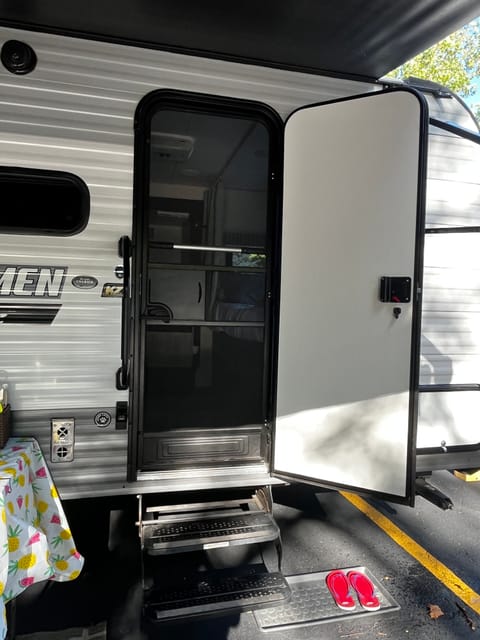 Outdoor Kitchen and Bunkhouse Travel Trailer - Delivery/Set Up Only Towable trailer in Champaign