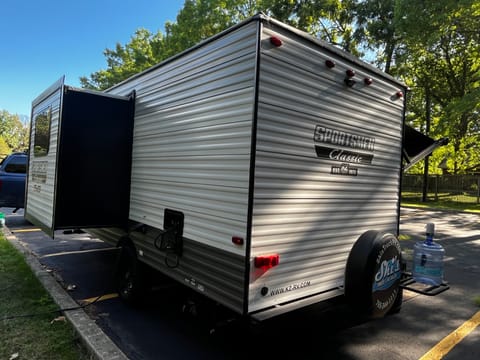 Outdoor Kitchen and Bunkhouse Travel Trailer - Delivery/Set Up Only Towable trailer in Champaign