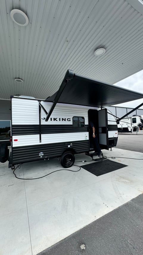 2024 Viking Saga BRAND NEW Towable trailer in Tamarac