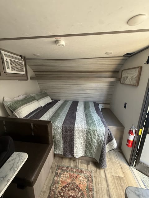 Bitchin Betty Towable trailer in Vista