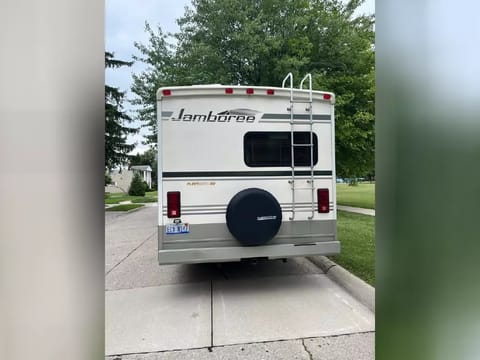 2004 Fleetwood Jamboree 23E 24' Class C Motorhome Drivable vehicle in Royal Oak