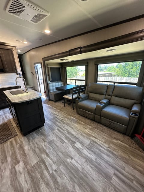 Classy Traveler Towable trailer in Clovis