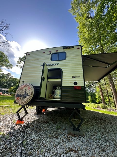 “Sunny Day” 2023 Keystone Hideout Towable trailer in Manchester