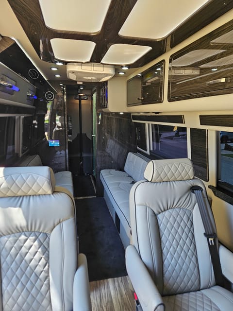 2025 Mercedes Benz SPRINTER The Ultimate RV Experience! Fahrzeug in Brea