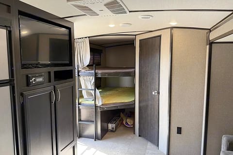 2019 Grand Design 32 - Rate includes Delivery, Ins & Fees* Towable trailer in New Braunfels