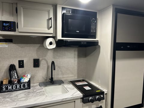 Pet and family friendly!! Jayco jay flight Slx Baja Towable trailer in Veradale