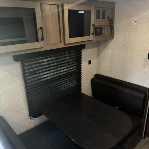 2024 Jayco Jay Flight 29ft Towable trailer in Hesperia