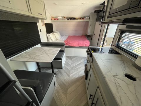 Loaded, family-friendly bunkhouse camper, delivery available! Remorque tractable in Ballwin