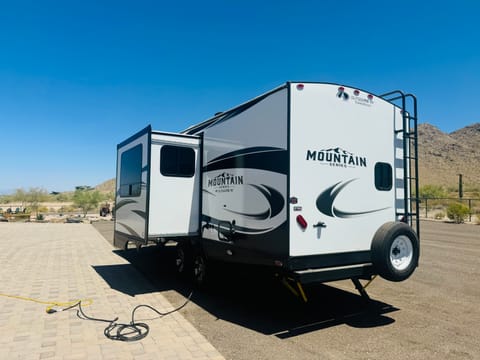 2022 Outdoors RV Timber Ridge 23DBS  (sleeps 7) Towable trailer in Queen Creek