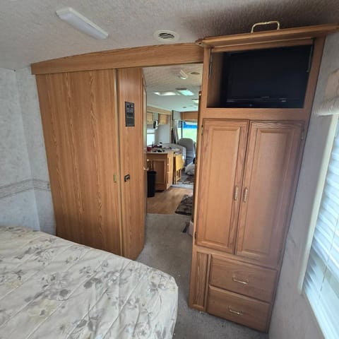 2001 Winnebago Brave Drivable vehicle in Wasilla