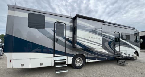 2021 Newmar Canyon Star Drivable vehicle in Kettering