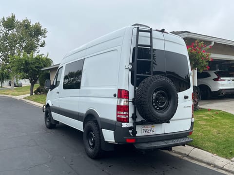 Family Camp Van - Seats 7 + bunkbeds! Campervan in Capistrano Beach