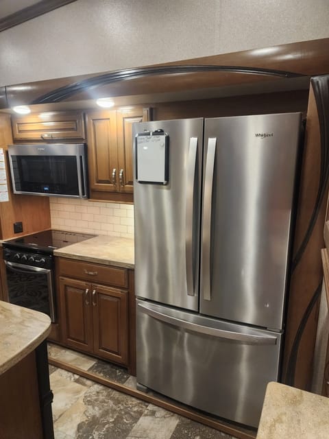 2018 Beach Getaway fifth wheel Towable trailer in Foley