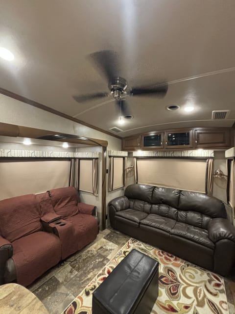 2018 Beach Getaway fifth wheel Towable trailer in Foley