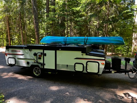 Handy roof racks for traveling with your kayaks or bikes. 