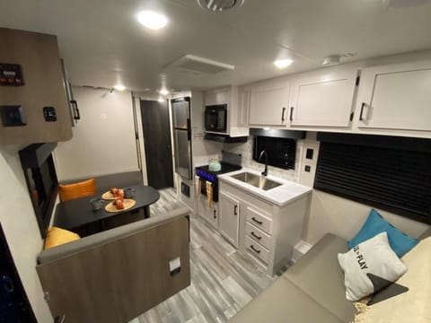 Sleeps 10, BRAND NEW, ALL IN PRICE Towable trailer in Layton