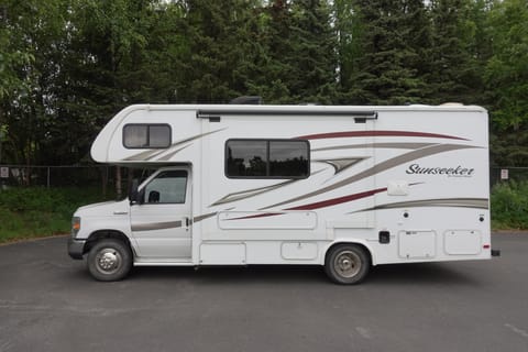 2017 Forest River Sunseeker RV Drivable vehicle in Abbott Loop