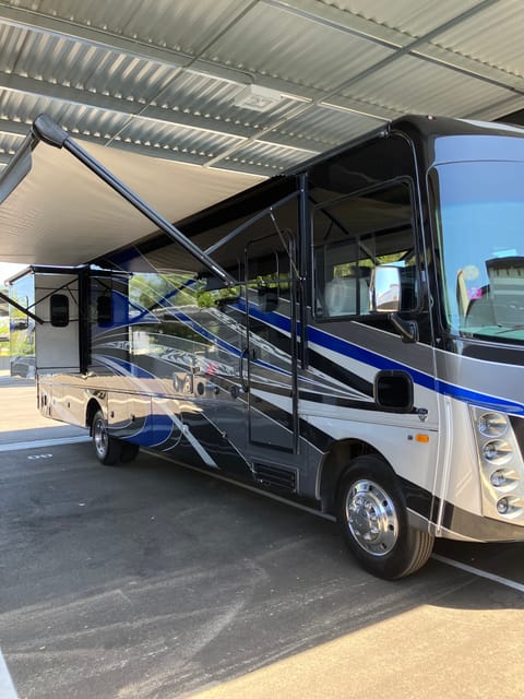 Georgetown GT7 “BUNKS” Drivable vehicle in Camarillo