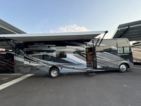 2023 Challenger 37DS “BUNKS” Drivable vehicle in Camarillo