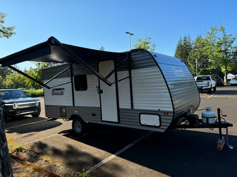 This is a general pic of the outside with awning extended 