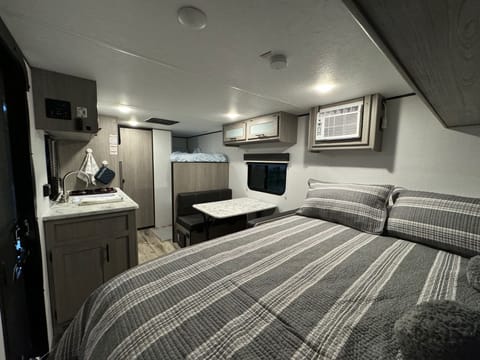 This is a full shot of the inside right as you step in. 