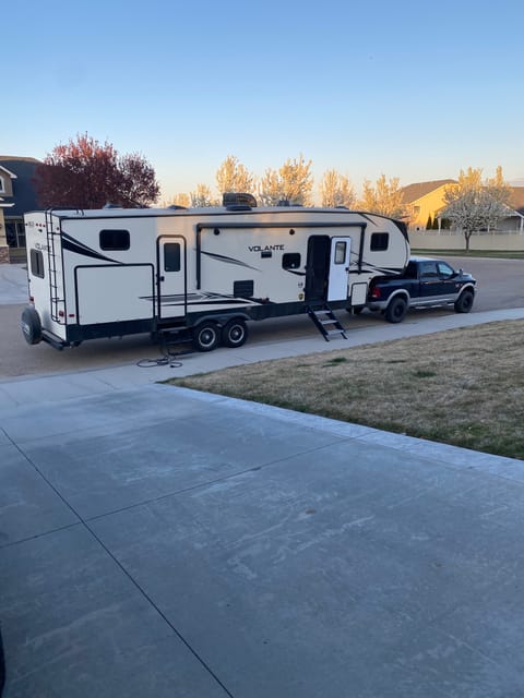 Family sized adventure awaits in this 2020 Crossroads Volante 310BH! Towable trailer in Caldwell