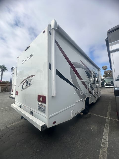 27R 2022 Thor Motor Coach Chateau Drivable vehicle in Oceanside