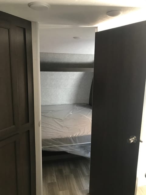 Cruise lite perfect for a family getaway. Towable trailer in Eastvale