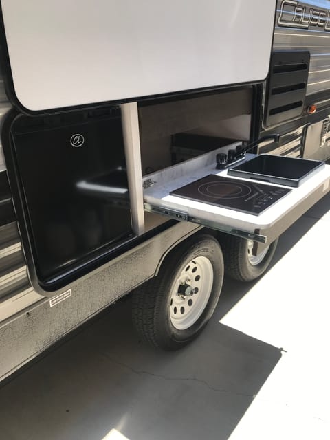 Cruise lite perfect for a family getaway. Towable trailer in Eastvale