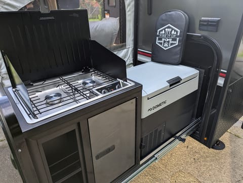 Outdoor cooking at it's finest! The Intech Flyer Explore offers an outside kitchen with a fridge, stovetop, and storage. Included is everything you need to make a camp meal extra special.