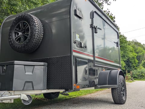 The outside of the Explore is compact with an extremely efficient design to allow the most storage possible. Both sides of the trailer feature tip out beds. All hookups are located on the driver side of the trailer including the 30amp plug. 