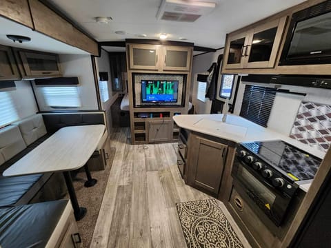 2021 North trail- Your Home Away From Home Towable trailer in Allouez