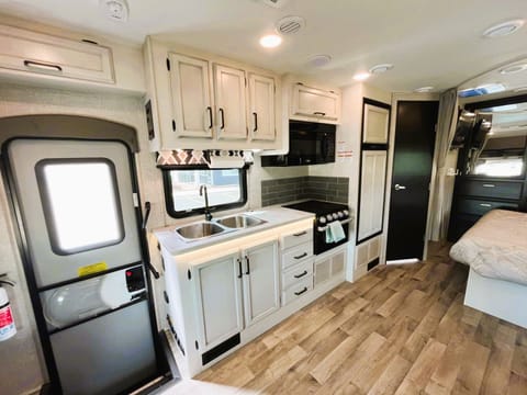 Get a great deal on our newer travel trailer 🧡 Plan your trip to any campground, campsite and state beach! 