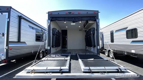 Adventure Seeker 35' Toy Hauler Towable trailer in Spring Hill