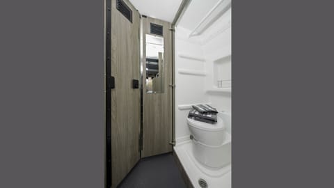 The Twilight Chaser! Winnebago Solis Year Around - 4 belts, sleeps 6 Drivable vehicle in Encinitas