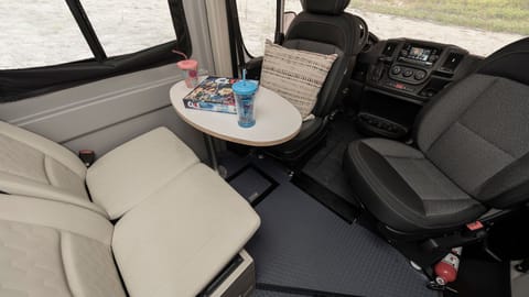 The Twilight Chaser! Winnebago Solis w/Sofa Option - 6 belts, sleeps 6 Drivable vehicle in Encinitas